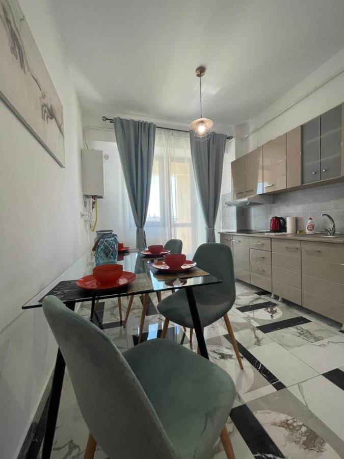 Family Apartment Near Palas Mall ヤシ エクステリア 写真